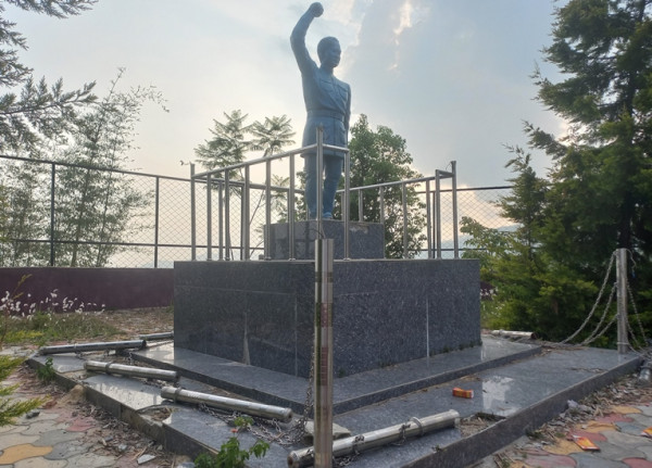 संरक्षण अभावमा रामप्रसाद राईको शालिकसहित पार्क सङ्कटमा